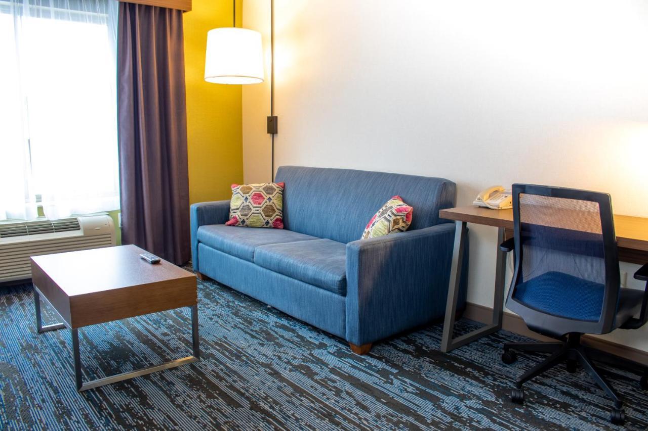 Holiday Inn Express & Suites Wausau By Ihg Weston Exterior photo