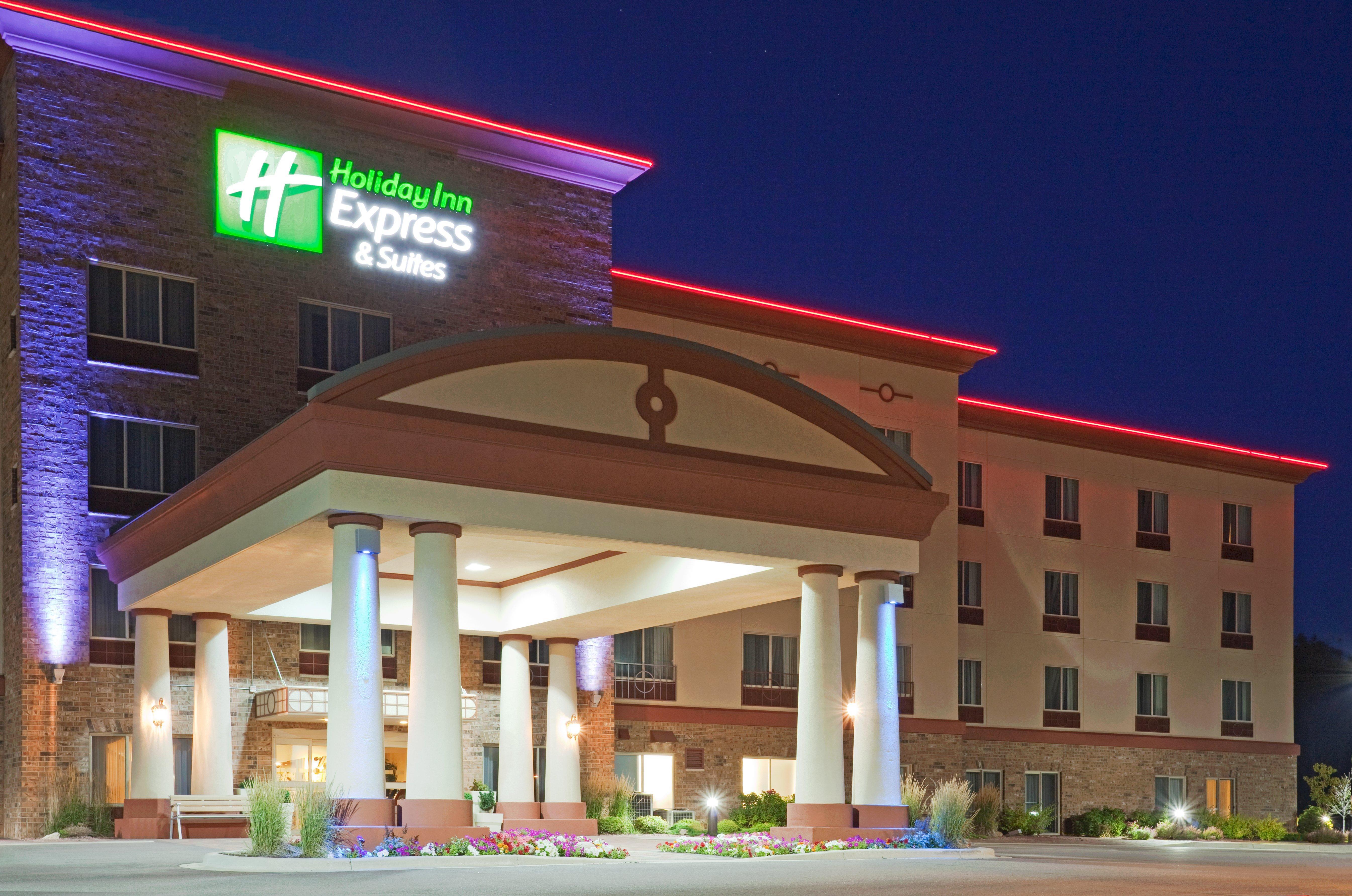 Holiday Inn Express & Suites Wausau By Ihg Weston Exterior photo