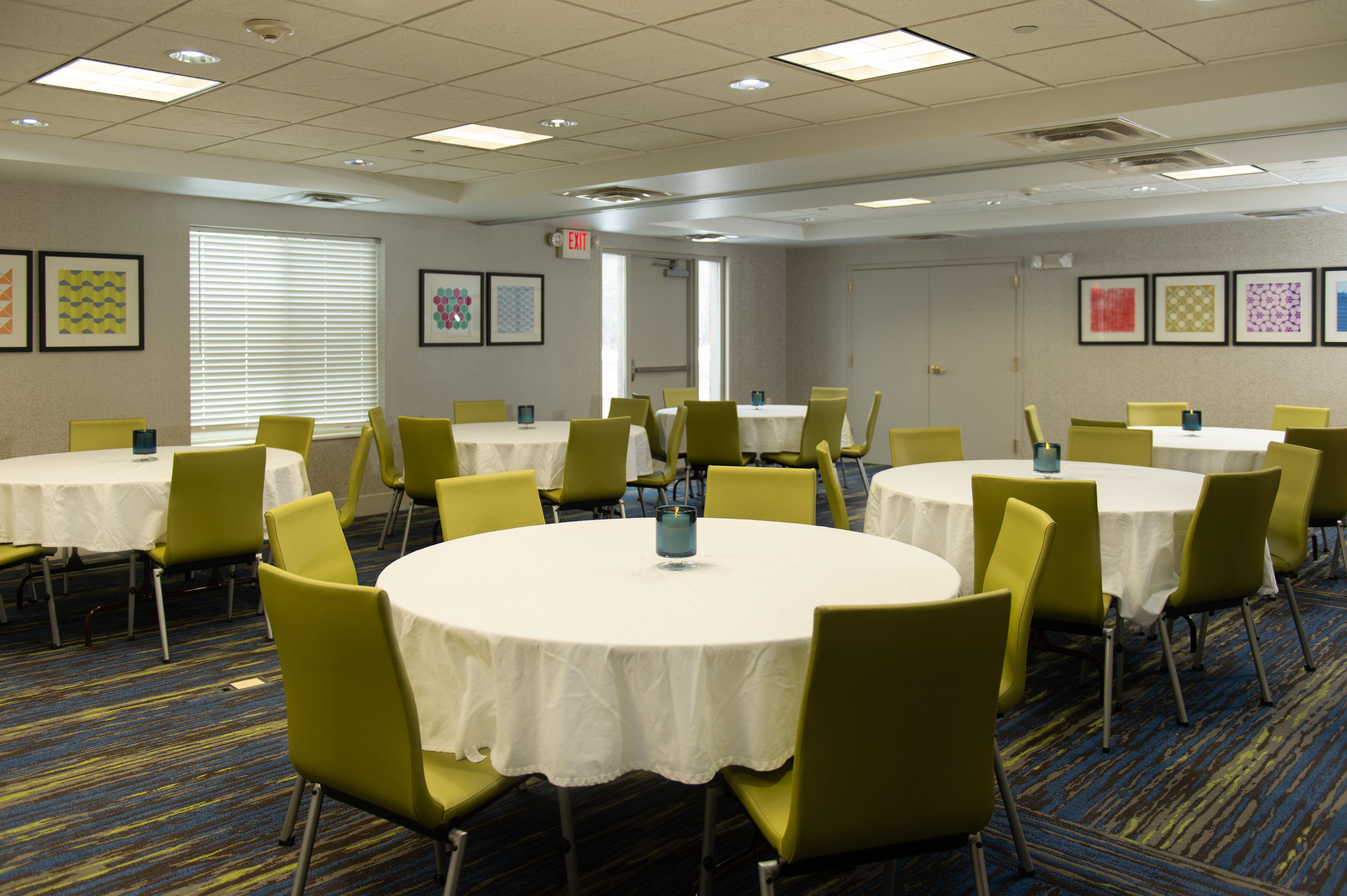 Holiday Inn Express & Suites Wausau By Ihg Weston Exterior photo
