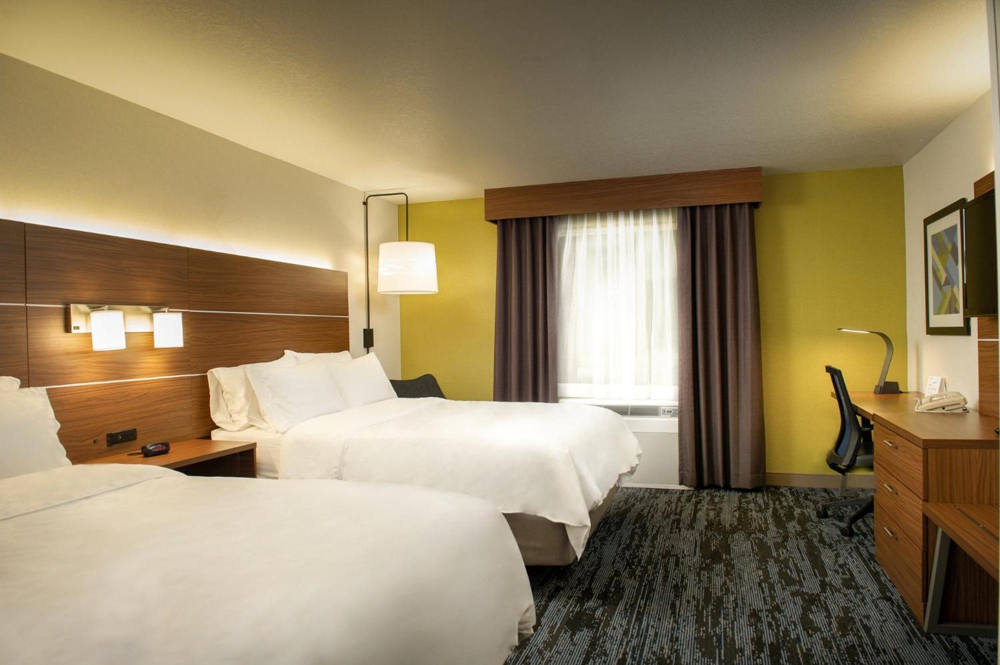 Holiday Inn Express & Suites Wausau By Ihg Weston Exterior photo